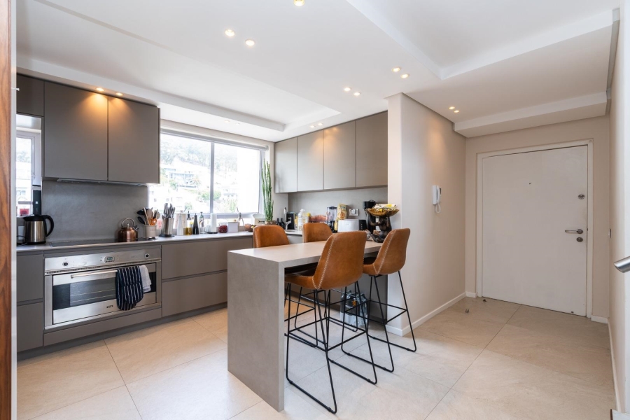 To Let 4 Bedroom Property for Rent in Fresnaye Western Cape